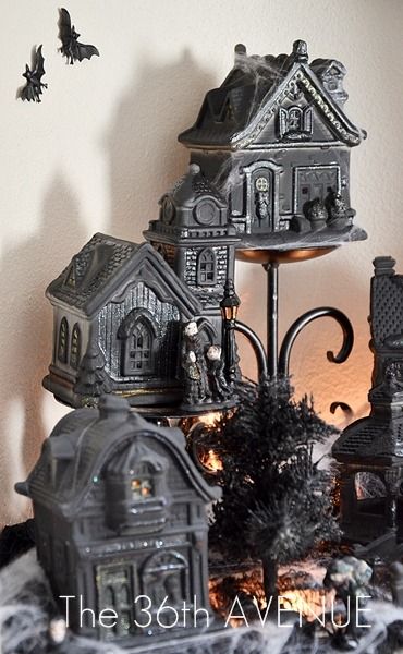 Diy Halloween Village, Hallowen Ideas, Image Halloween, Dollar Store Halloween, Christmas Houses, Diy Halloween Decor, Spooky Town, Dollar Store Christmas, Halloween Village