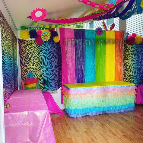 Lisa Frank Decor, Lisa Frank Birthday Party Decorations, Lisa Frank Party, Lisa Frank Birthday Party, Dance Decorations, Animal Party Theme, Baby Shower Theme Decorations, Cowgirl Birthday Party