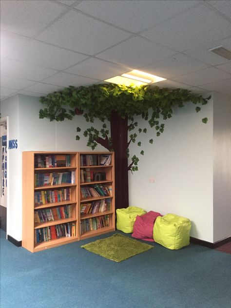 Reading Corner Tree Classroom, Tree Reading Corner Classroom, Reading Nook School Library, Book Corner Classroom Ks2, Corner Tree Decor, Woodland Reading Corner, Classroom Trees Corner, Forest Reading Corner, Ks2 Reading Corner