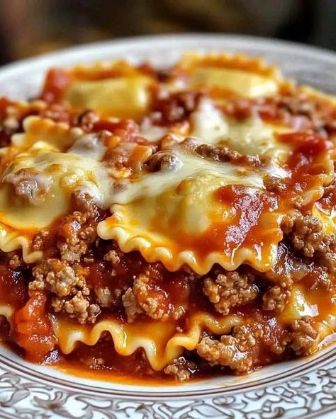 The Pioneer Woman -Ree Drummond Community ! | Easy Crockpot Ravioli Lasagna Recipe | Facebook Easy Crockpot Ravioli, Crockpot Ravioli Lasagna, Ravioli Lasagna Recipe, Crockpot Ravioli, Mini Crockpot Recipes, Crock Pot Lasagna Recipe, Ravioli Casserole, Simple Crockpot, Ravioli Lasagna