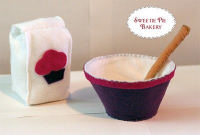 cup + flour bag - inspiration only Felt Bowls, Felt Bowl, Flour Bag, Bakery Muffins, Pie Bakery, Felt Food Patterns, Felt Cupcakes, Craft Projects For Adults, Felted Bowls