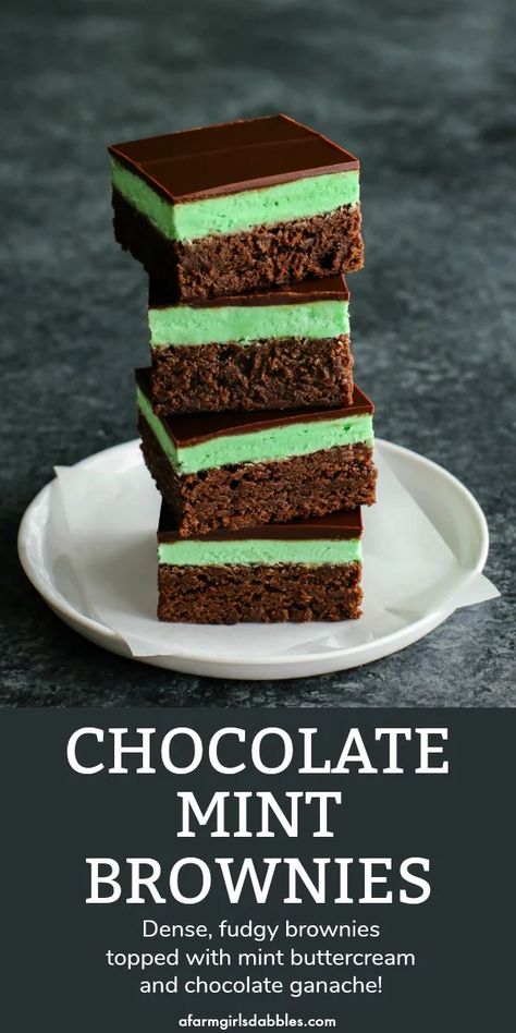 Chocolate Mint Brownies - A rich and decadent treat, with layers of fudgy brownie, mint frosting, and chocolate glaze! Layered Brownies, Mint Brownies Recipe, Chocolate Mint Brownies, Mint Frosting, Mint Desserts, Cookie Dough Cake, Mint Brownies, Fudgy Brownie, Brownie Toppings