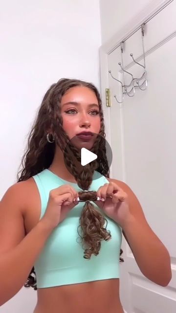 Awesome Hairstyles on Instagram: "The Best hair tutorials 🔥🔥 By @marleydancingirl ❤️ . *No copyright infringement was intended. If you are the author of this video and do not want your video to be posted on this page, please contact me in DM and your video will be deleted as soon as possible. Thank you 🤗 . #videohair #braidtutorial #hairideas #hairtutorialvideo #braidoftheday #hairdecoration #hairstyle #cutehairstyles #hairoftheday #tutorialhairdo #hotd #hairvideoshow #tutorialvideo #hairvideoshow  #hairstyletutorial #hairglamvideos #naturalhairtutorial #hairstyleideas  #hairtutorial #tutorialhair" Moana Inspired Hairstyles, Rainy Day Hairstyles For Curly Hair, Cute Swimming Hairstyles, 4 Of July Hairstyles, Hawaiian Hairstyles Easy, Moana Hairstyles, Hiking Hairstyles Long Hair, Hair Styles For Swimming, Boat Hair Hairstyles