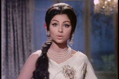 Makeup Learning, Marion Peck, Foreign Celebrities, Sharmila Tagore, Bollywood Retro, Bollywood Aesthetic, Retro Fashion Outfits, Dramatic Hair, Retro Bollywood