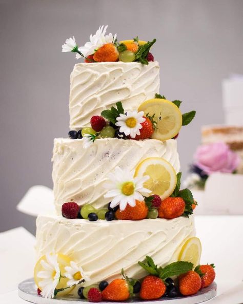 Daisy Wedding Cake, Daisy Wedding Cakes, Exquisite Cakes, Fruit Wedding Cake, Mix Fruit, Daisy Wedding, Mixed Fruit, Wedding Cake Designs, How To Make Cake