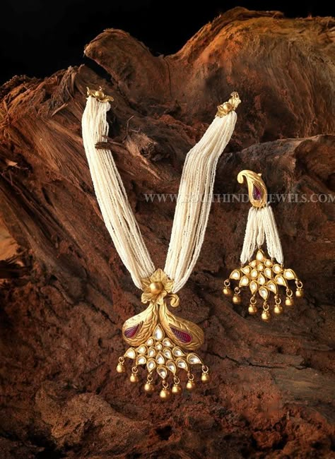 Gold Pendant Designs, Pearl Mala, Pendant Designs, Antique Necklaces, Modern Gold Jewelry, Gold Jewelry Simple Necklace, Antique Jewellery Designs, Pearl Necklace Designs, Gold Necklace Indian Bridal Jewelry