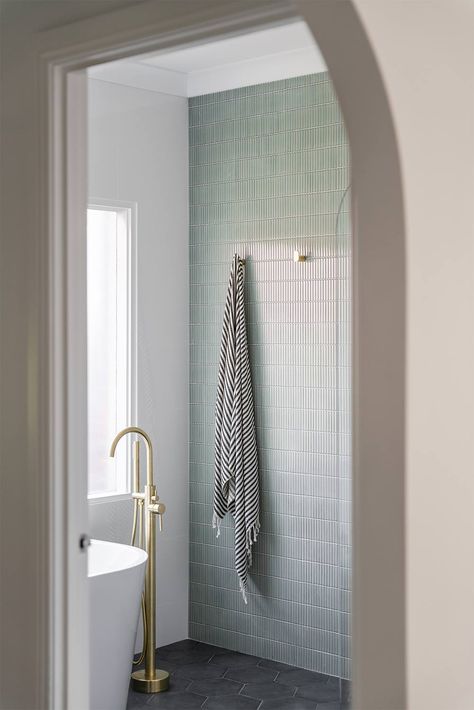 brass-floor-bath-set Hexagon Floor Tiles, Colorful Bathroom Tile, Green Tile Bathroom, Hexagon Floor, Mint Green Walls, Wall Taps, Wall Niche, Brass Floor, Unique Tile