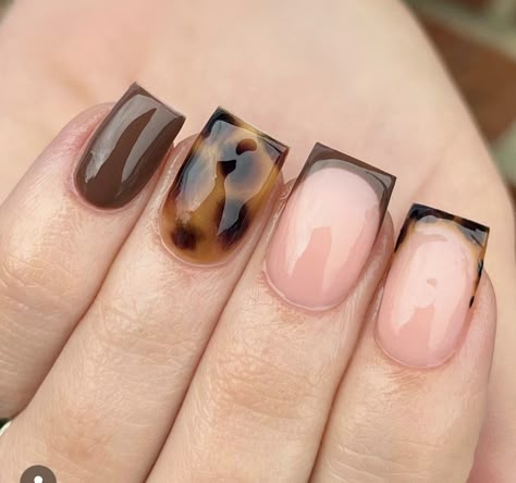 Short Nails Ideas Fall Winter, Short Autumn Nails Square, Very Short Nails Ideas Winter, Fall Nail Inspo Short Simple, Square Nail Designs Autumn, Fall Mani And Pedi Combos, Fall Nails Shorties, Short Square Croc Nails, Short Gel Manicure Fall