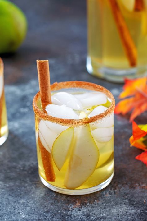 Pear Simple Syrup, Pear Sangria, Vodka Sangria, Fall Sangria Recipes, Cinnamon Drink, Pear Cocktails, Pear Vodka, Caramel Vodka, Vodka Wine