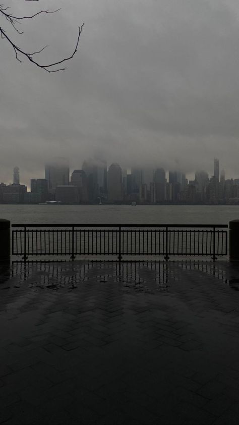 Foggy City skyline Foggy New York, Foggy City, Dramatic Photography, Nyc Aesthetic, New York Aesthetic, New York Life, Home Of The Brave, Land Of The Free, Urban Fantasy