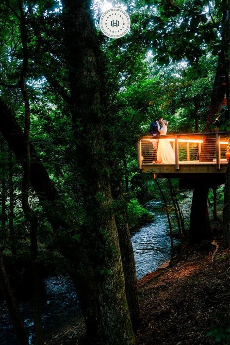 This Arkansas elopement is the perfect inspiration for couples looking for simple and adventurous elopement ideas. The couple had a secret elopement ceremony in a unique treehouse in the Ozarks. Photo by Kari Bjorn Photography. Places To Elope In Arkansas, Redwood National Park Elopement, Eureka Springs Elopement, Secret Elopement, Wedding Venues Arkansas Cheap, Buffalo River Wedding Arkansas, Arkansas Elopement, Marriage Announcement, Eureka Springs Arkansas