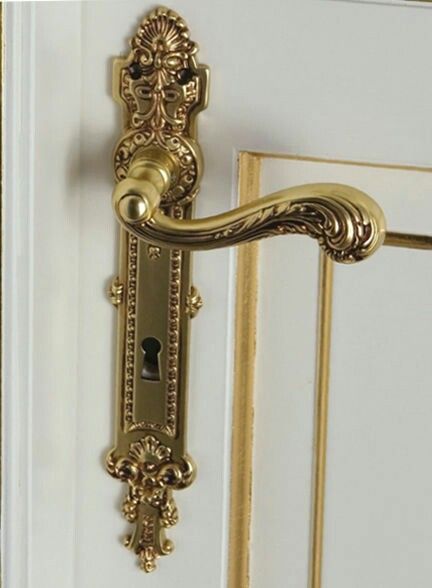 . Ornate Door Handles, Gold Door Handles Antique, Door Handle Antique, Fancy Door Knobs, Fancy Door Handles, Cute Door Handles, Victorian Door Handles, Gold Door Knobs Interior, Pretty Door Knobs