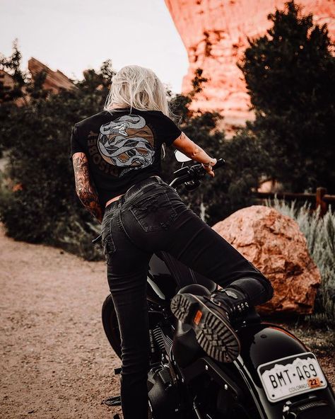 ✖️Worry less, Ride more✖️ @jasperkeysapparel 📸 @sixpounders @hellboundhalfwolf | Instagram Biker Girlfriend Outfits, Biker Girlfriend Aesthetic, Biker Girlfriend, Girlfriend Outfits, Girlfriend Aesthetic, Motorcycle Aesthetic, Biker Aesthetic, Biker Lifestyle, Biker Chic