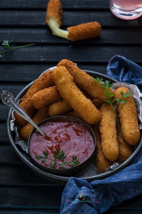 Mozzarella Sticks Aesthetic, Mozerella Stick Aesthetic, Mozarella Sticks Aesthetic, Homemade Mozzarella Sticks, Mozzarella Sticks Recipe, Mini Hamburgers, Eggless Recipes, Mozzarella Sticks, Cheese Sticks