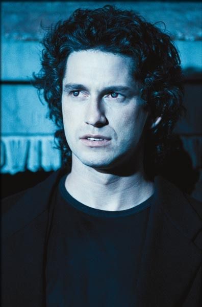 gerard butler 'dracula 2000' Dracula 2000, Gerard Butler Movies, Jonny Lee Miller, Vampire Pictures, Vampire Romances, Vampire Stories, Vampire Movies, Dark Hunter, Jonathan Rhys Meyers