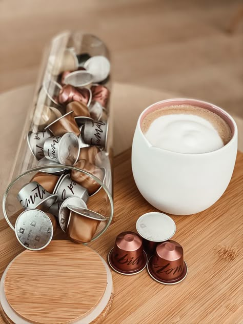 Nespresso Photography, Coffee Advertising, Coffee Lifestyle, Coffee Lattes, Random Story, Coin Café, Nescafe Dolce Gusto, Nespresso Machine, Coffee Stations