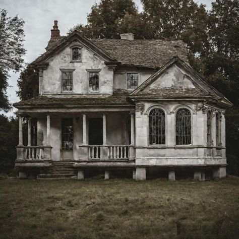 Victorian House Architecture, 1800s Buildings, Abandoned House Aesthetic, Crumbling Buildings, 1800s House, Abandoned Farmhouse, Creepy Houses, Abandoned Mansions, House Inside