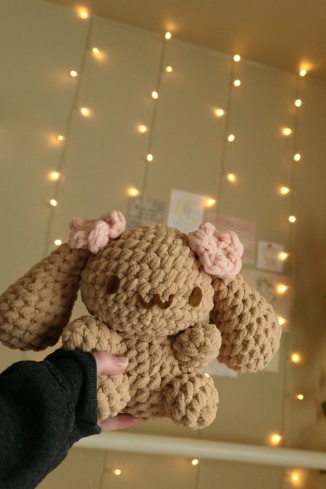 mocha plushie! this plush is made of super soft yarn and is perfect for gifts! Crochet Big Yarn Projects, Christmas Crochet Room Decor, Fluffy Crochet Pillow, Stuffed Animal For Boyfriend, Brown Crochet Animals, Crochet Ideas For Birthday Gifts, Crochet Stitch Plush, Things To Crochet Plushies, Brown Crochet Projects