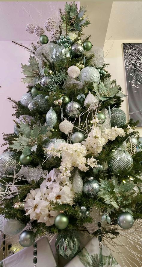 Sage Christmas Tree Decorations, Gold And Sage Christmas Tree, Sage And White Christmas Tree, Sage Green And White Christmas Decor, Sage Green Christmas Tree Decorations, Christmas Tree Sage Green, Sage Christmas Tree Decor, Christmas Tree Colour Themes, Sage Green Christmas Tree Decor