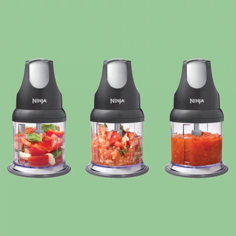 10 Mini Food Processors That Make Meal Prep a Breeze—Even In the Tiniest Kitchens Chopper Recipes, Ninja Blender Smoothies, Unstuffed Peppers, Ninja Master, Ninja Blender, One Pot Dinner, Fabulous Kitchens, Vegetable Chopper, Food Chopper