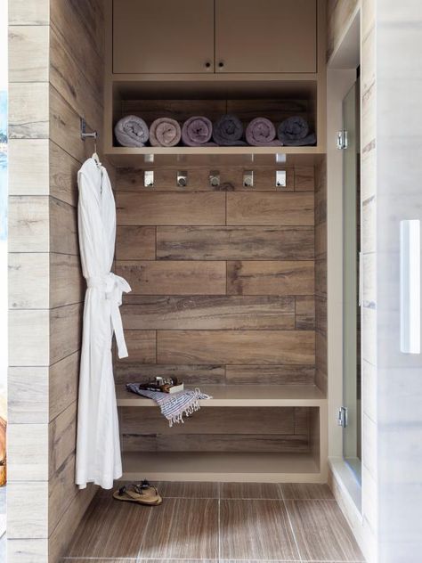 Modern Farmhouse Mudroom, Pool House Bathroom, Bilik Air, Closet And Bathroom, Pool Bathroom, Bathroom Organization Diy, Bathroom Pictures, Bath Room, Stylish Bathroom