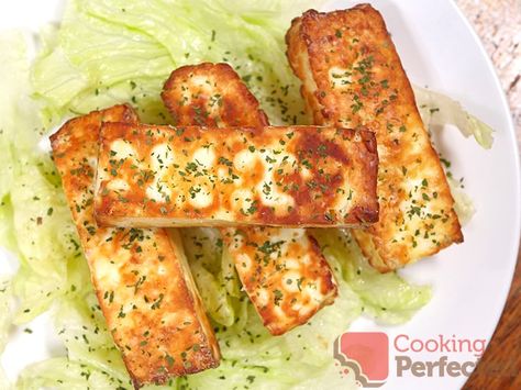 Air Fryer Halloumi - Cooking Perfected Halumi Cheese Air Fryer, Air Fryer Halloumi, Cooking Halloumi, Mozzarella Sticks Recipe, Fried Halloumi, How To Cook Burgers, Crispy Cheese, Fried Pork Chops, Airfryer Recipes