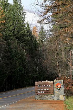 Glacier National Park ~ the west entrance sign Montana Sign, National Park Sign, Montana Trip, Store Entrance, Park Entrance, Park Signage, Big Sky Montana, Glacier National Park Montana, Glacier Park