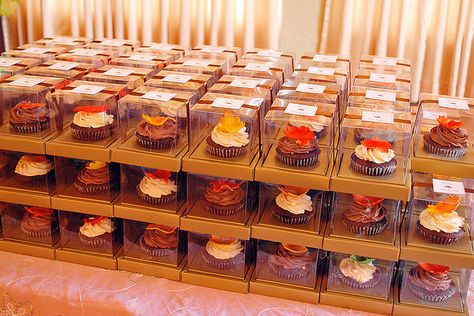 Cupcake simple boxes Classy Weddings, Cupcake Wedding, Homemade Wedding Favors, Fall Cupcakes, Wedding Favors And Gifts, Cheap Favors, Party Giveaways, Pink Apron, Aqua Wedding