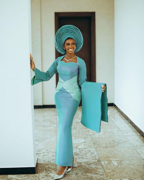 Hello lovely lladies, welcome to another asoebi styles blog post. Today we shall be sharing Latest, stunning and elegant African fashion styles for ladies. Visit our page for more styles. Aso Oke Gown Styles For Ladies, Aso Oke Gown Styles, Simple African Dresses, Latest African Styles, Ankara Short Gown Styles, Traditional Wedding Attire, Gown Styles, Aso Oke, Short Gowns