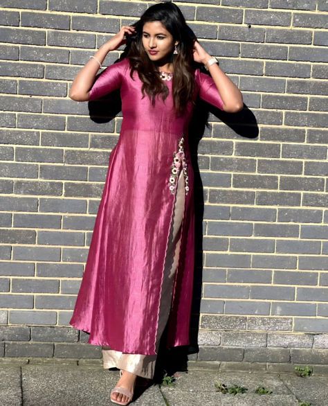 Dress Designs For Stitching, Stylish Kurtis Design, Long Gown Design, Simple Frocks, Anarkali Dress Pattern, Latest Dress Design, Simple Kurta Designs, Simple Kurti Designs, Long Kurti Designs