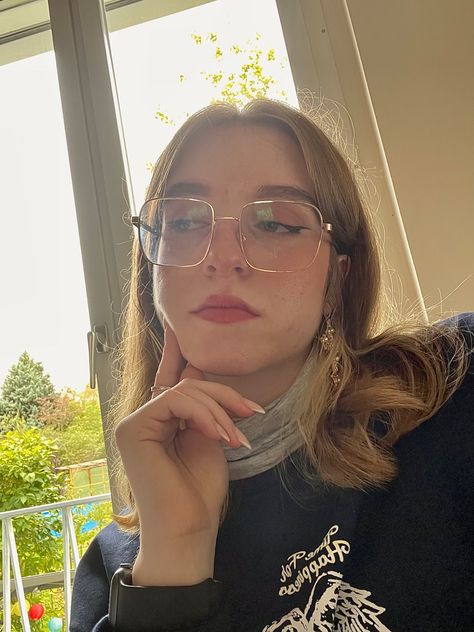 Big Wire Frame Glasses, Big Clear Glasses Frames, Gold Square Glasses, Gold Wire Frame Glasses Women, Big Square Glasses Aesthetic, Large Square Glasses, Wire Glasses Aesthetic, Gold Glasses Aesthetic, Square Glasses Aesthetic