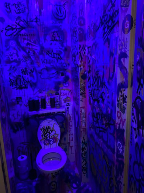 #club #toilet #bathroomart #publicart #graffiti #doodle #art Gas Station Bathroom Aesthetic, Nightclub Bathroom Aesthetic, Punk Bathroom Aesthetic, Nightclub Toilet, Underground Bathroom, Night Club Bathroom, Club Restroom, Graffiti Toilet, Club Vibes Aesthetic