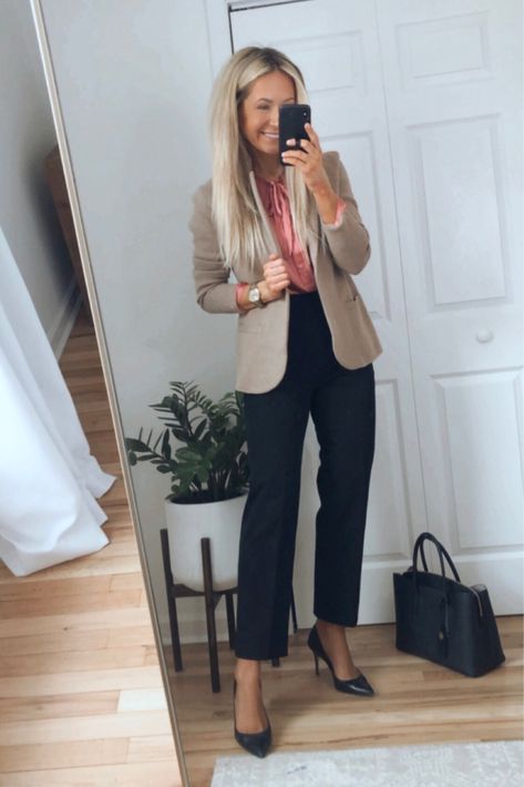 Spring Style Outfits, Blazer Outfits Women, Conference Outfit, Work Attire Women, Spring Work Outfits, Business Casual Outfits For Work, Outfits 2023, Work Style, Stylish Work Outfits