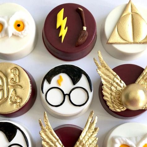 Easter Egg Cake Pops, Oreos Cookies, Harry Potter Treats, Harry Potter Desserts, Oreo Treats, Harry Potter Theme Birthday, Easter Egg Cake, Chocolate Covered Cookies, Harry Potter Bday