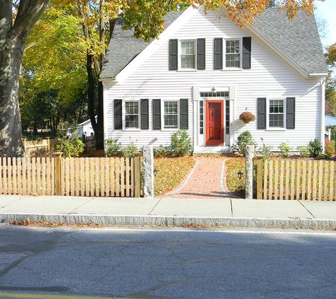 Wood Open Spaced Picket Fence Installation in Massachusetts - MA Wood Open Spaced Picket Fence Company Farmhouse Fence Ideas Front Yards, White Picket Fence Front Yard Farmhouse, Colonial Fence, Wood Privacy Screen, Dog Ear Picket Fence, Tall White Picket Fence, Picket Fence Installation, Dog Eared Picket Fence, Fence Privacy Screen