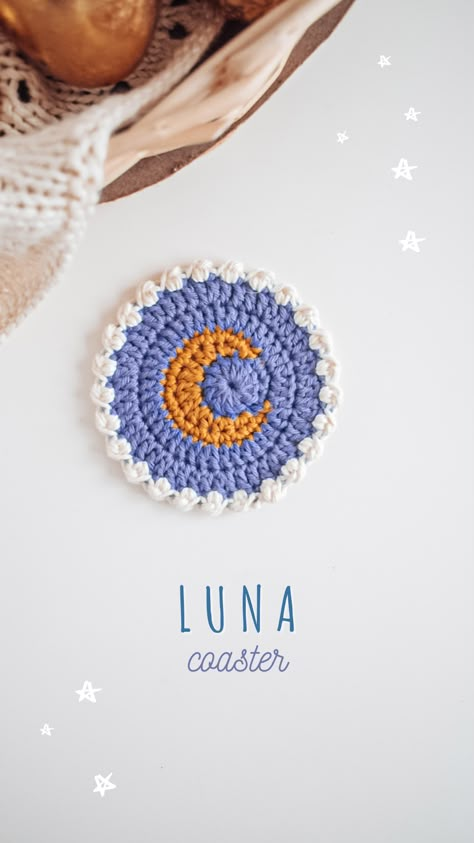 Crochet Patterns House Decor, Quick Crochet Coasters, Trendy Crochet Accessories, Moon Coaster Crochet, Quick Small Crochet Projects Easy Patterns, Crochet Coasters Cute, Crochet Pattern Coaster, Cute Coasters Crochet, Cute Crochet Coasters Free Pattern