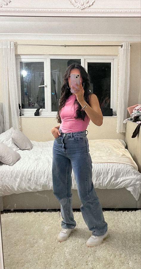 Casual Night Outfit, Nice Top And Jeans, Outfit Inspo Jeans, Cute Casual Outfit, Jeans And A Nice Top, Top And Jeans, Hair Curls, Outfit Inspo Casual, Pink Bodysuit