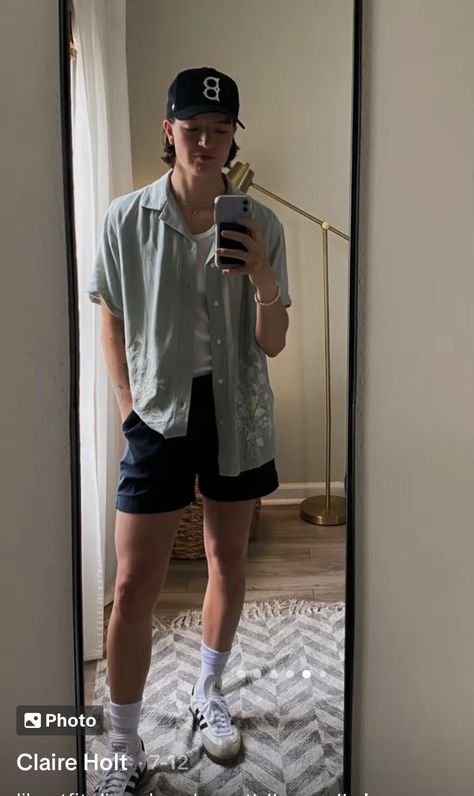 Lesbian Outfits Summer, Gay Girl Outfits, Masc Outfits For Women, Surfergirl Style, Gay Outfits, Genderqueer Fashion, Masculine Outfits, Lesbian Outfits, Masc Outfits