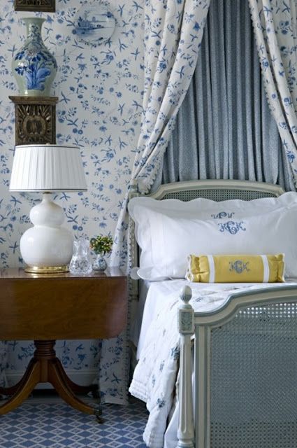 Splendid Sass: BEDROOM BLISS Elegant Bedrooms, White Bedrooms, Blue And White Wallpaper, French Country Bedrooms, Pillow Ideas, Blue White Decor, Bedroom Bliss, White Bed, Gorgeous Interiors