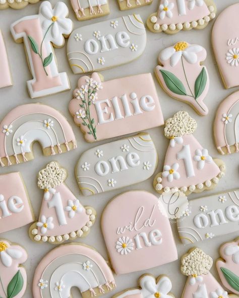 Bd Ideas, First Birthday Cookies, Cookies Theme, Girly Birthday, Baby Birthday Themes, Rosé Birthday, One Year Birthday, Birthday Designs, Happy 1st Birthday