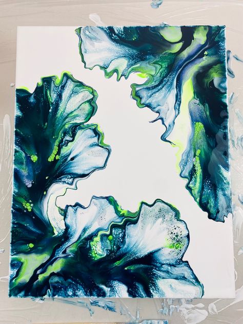 Acrylic Pour Art Ideas, Fluid Acrylic Painting For Beginners, Fluid Abstract Art, Acrylic Fluid Art Ideas, Blowout Painting, Poured Paint Art, Blow Art Painting, Fluid Art Acrylic Paintings, Acrylic Pouring Art Ideas