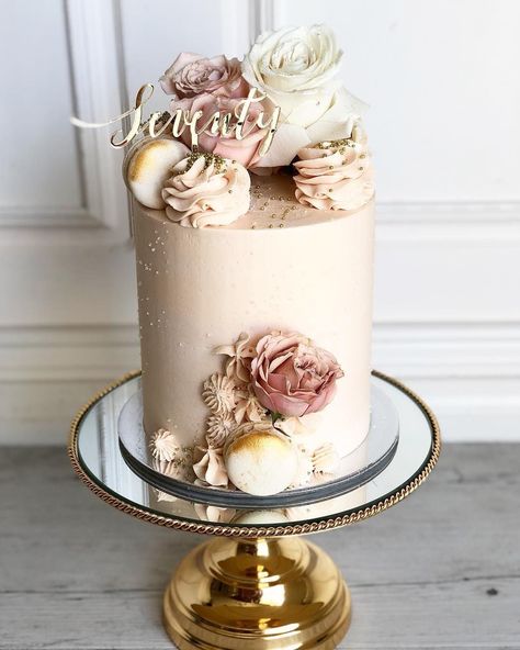 Gorgeous blush dream created by @poshlittlecakes 👌🏻 perfection 😍 . Reposting @poshlittlecakes: "Pretty in Blush with a perfectly matching gold mirror topper @footeandflame #poshlittlecakes #perthcakes #perthcakemaker #thebakefeed #thesweetlife #theperthcollective #acdnmember #amourducake #ohitsperfect #sweetmagazine #buttercreamcake #buttercreamcakes #mycupcakeaddiction #wiltoncakes #perthluxury #perthfoodie #perthcreatives" Birthday Cakes For Girls, Cakes For Girls, Floral Cakes, Cake With Flowers, 21st Birthday Cakes, Bowl Cake, Romantic Wedding Cake, Cake Makers, Elegant Cakes