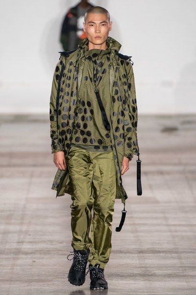 Christopher Raeburn, Menswear Runway, Fashion Inspiration Board, Show Collection, Menswear Fashion Show, Mens Fashion Fall, Menswear Fashion, Print Trends, Mens Fall