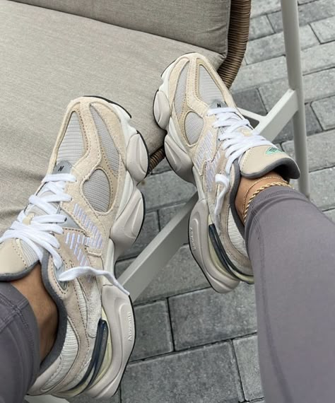 Nb Sneakers, Pretty Shoes Sneakers, Shoes Outfit Fashion, Fresh Shoes, Cute Sneakers, Sport Shoes Women, Hype Shoes, Shoe Inspo, Aesthetic Shoes