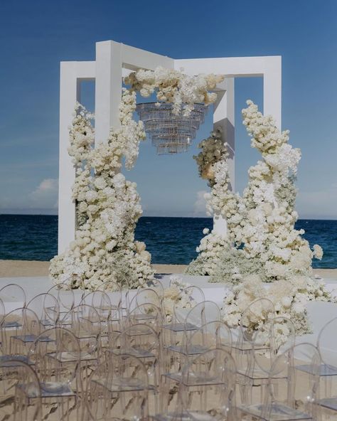 Chuppah Decor, Engagement Photo Props, Modern Wedding Venue, Classic Wedding Decorations, Dream Wedding Decorations, Luxury Wedding Decor, Wedding Planning Decor, Wedding Backdrop Design, Wedding Design Decoration