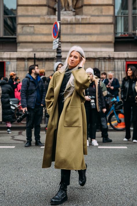 PFW Day 7 Sarah Harris, 2020 Street Style, Oversized Trench Coat, Plunge Dress, Oversize Fashion, Grunge Style, Cool Street Fashion, Street Chic, Trench Coats