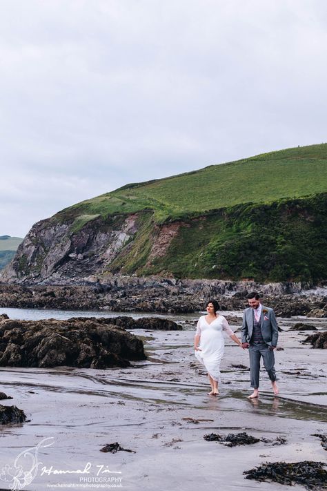 A wonderfully intimate elopement for a very pregnant bride and groom! This is more than perfect, and has me falling head over heels in love with the idea of a UK elopement. Zoe and Freddie are fab, and chose to do things differently by heading to Cornwall, just the two […] The post Zoe & Freddie’s beautiful elopement in Cornwall, with Hannah Timm Photography appeared first on English Wedding. Uk Elopement, Beautiful Elopement, Shed Wedding, Pregnant Bride, Flowy Gown, Head Over Heels In Love, English Wedding, Wedding Entrance, Intimate Elopement