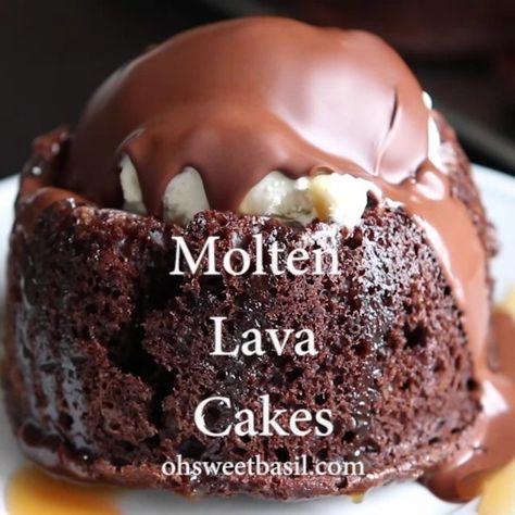 Lava Cakes Recipe, Copycat Chili, Chili Chocolate, Molten Lava Cakes Recipe, Molten Chocolate Lava Cake, Lava Cake Recipes, Molten Lava Cakes, Molten Lava, Chocolate Lava