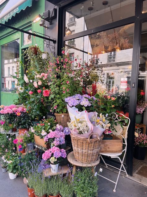 #flowers #paris #flowershop #aesthetic Study Abroad, Flower Shop, Paris, Flowers