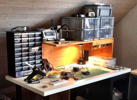 Picture of Easy work bench organizer with wire dispenser Bench Organizer, Electronics Workspace, Electronics Lab Workbenches, Electronics Bench, Workbench Organization, Display Visual Merchandising, Electronic Workbench, Home Lab, Electronics Workshop